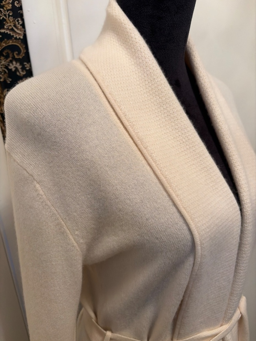 100% Cashmere Neiman Marcus Cream Belted Knit Robe - Picture 7 of 14